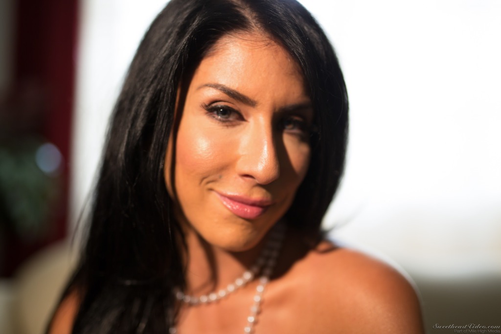 Huge Boobed Milf Raven Hart