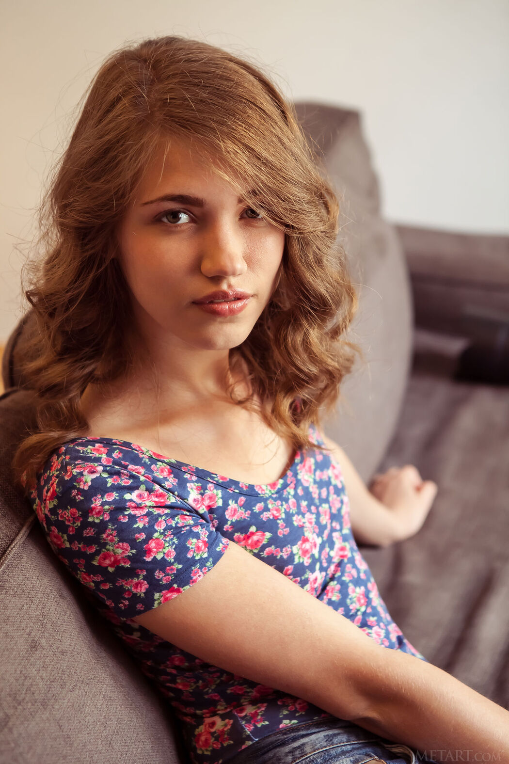 Jasmina Squeezes Her Curvy Ass Cheeks Enticingly