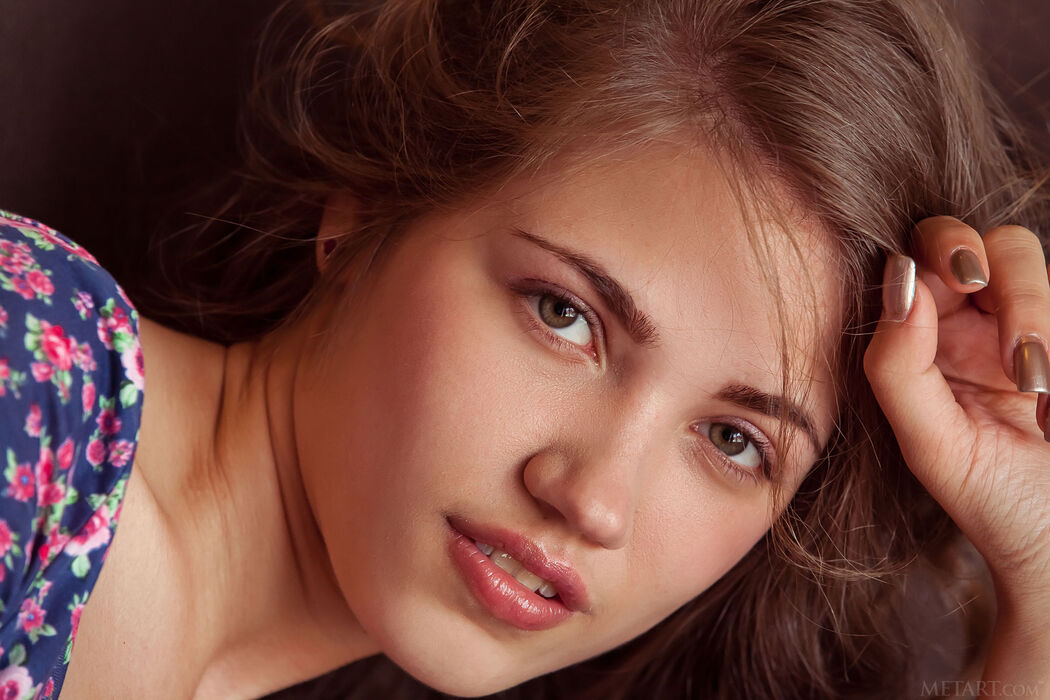 Jasmina Squeezes Her Curvy Ass Cheeks Enticingly