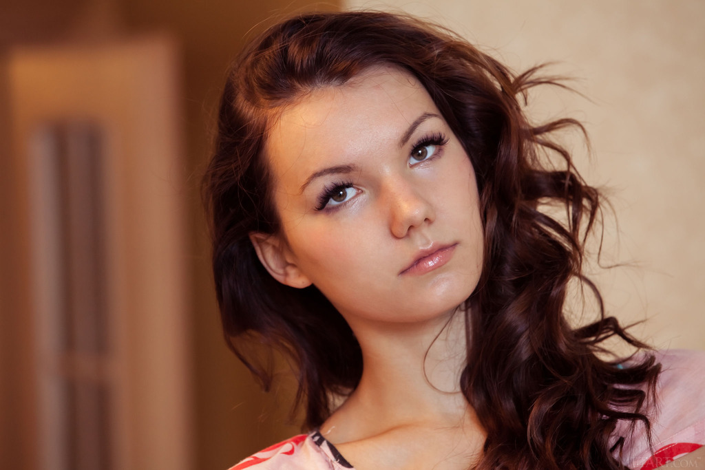 Iva Spreads Her Legs Wide Open