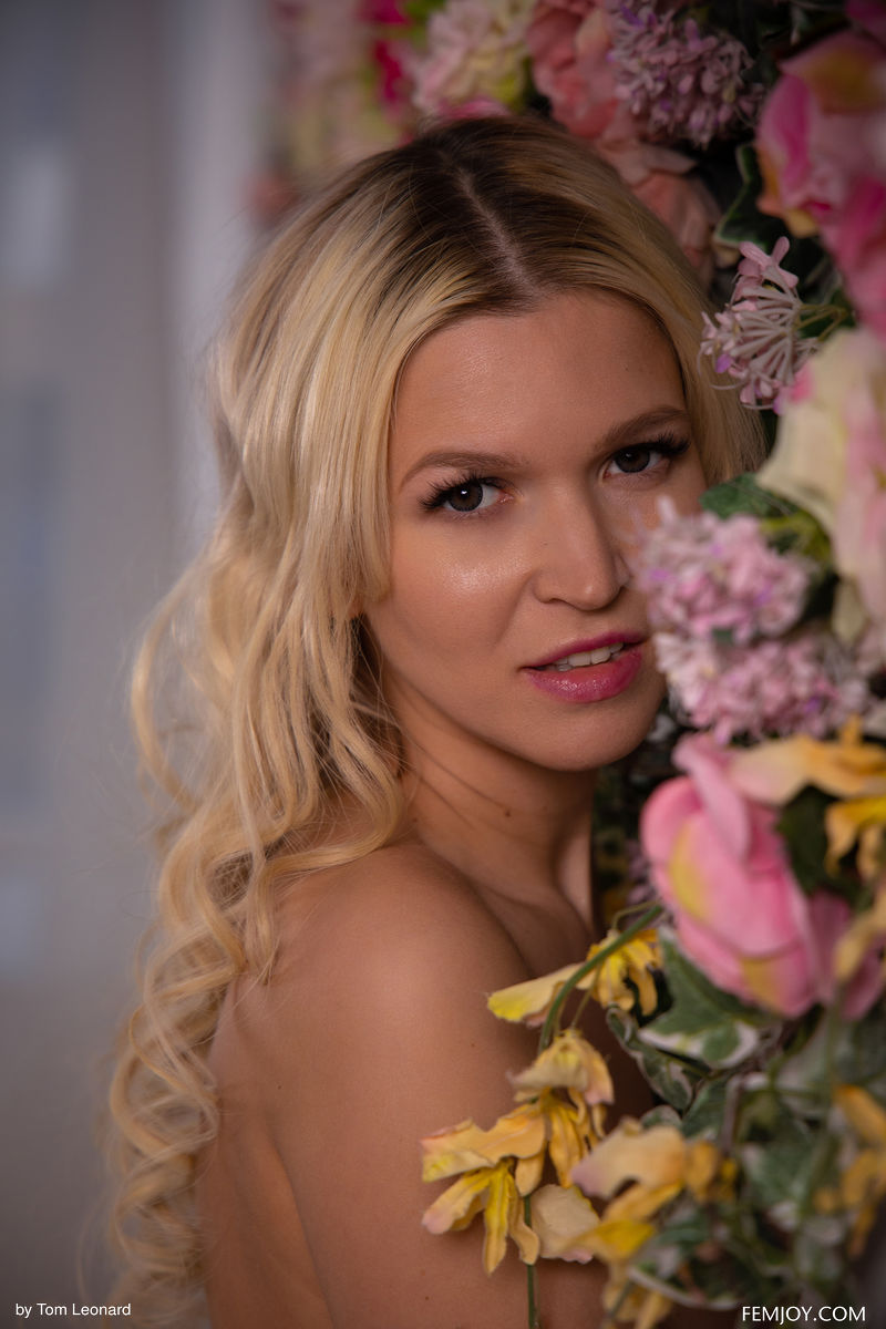 Jessica Blank Busty Blonde Teases Hot