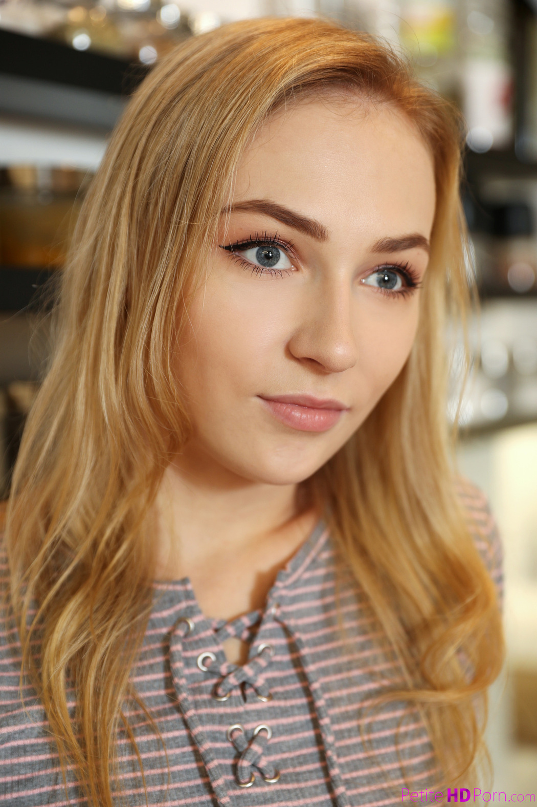 Jenny Wild Spreads Her Thighs And Start Sucking Dick