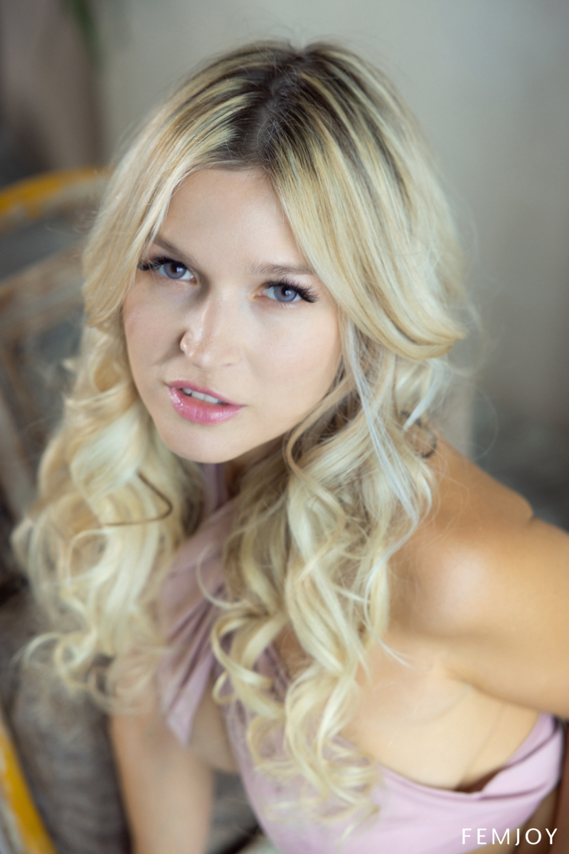 Jessica Blank Fantastic Nude Blonde Teen