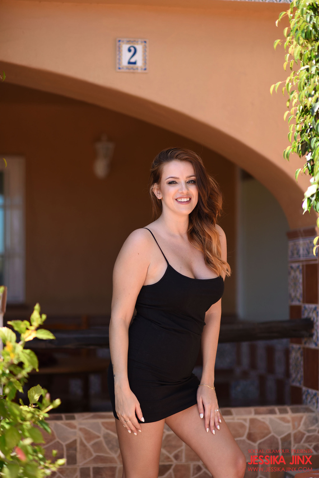 Jessika Jinx Strips Naked