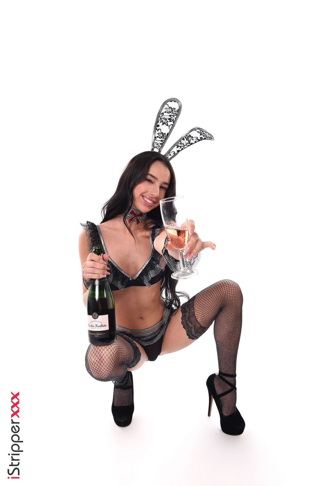 Kama Oxi Hot Bunny Pleasures Her Pussy