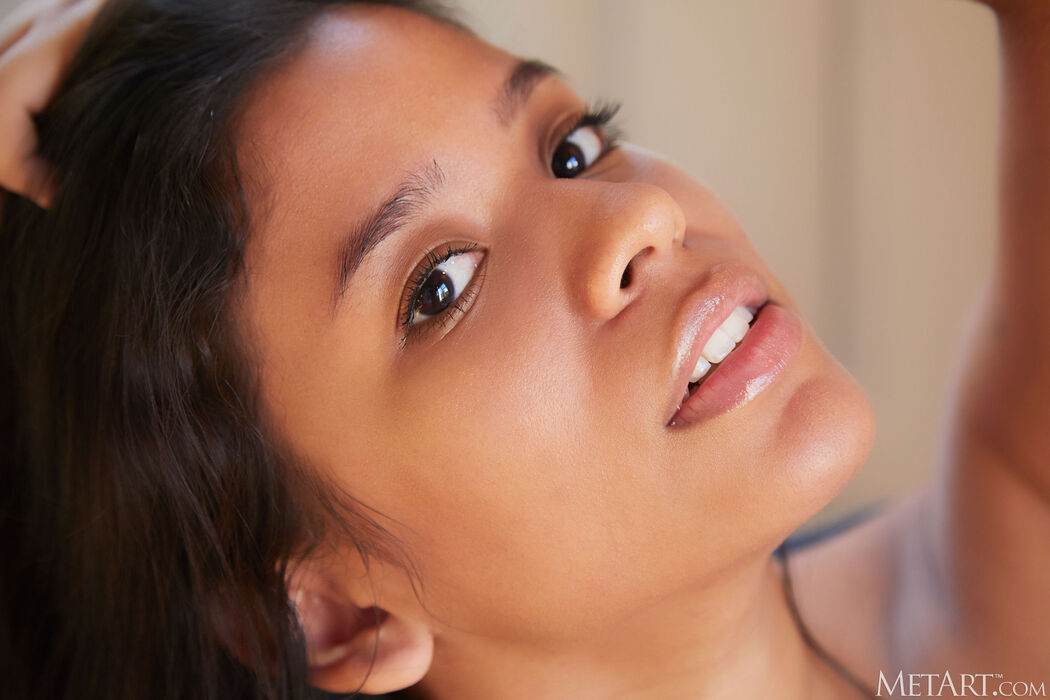 Karin Torres Expose Her Plump-lipped Smooth Shaved Pussy