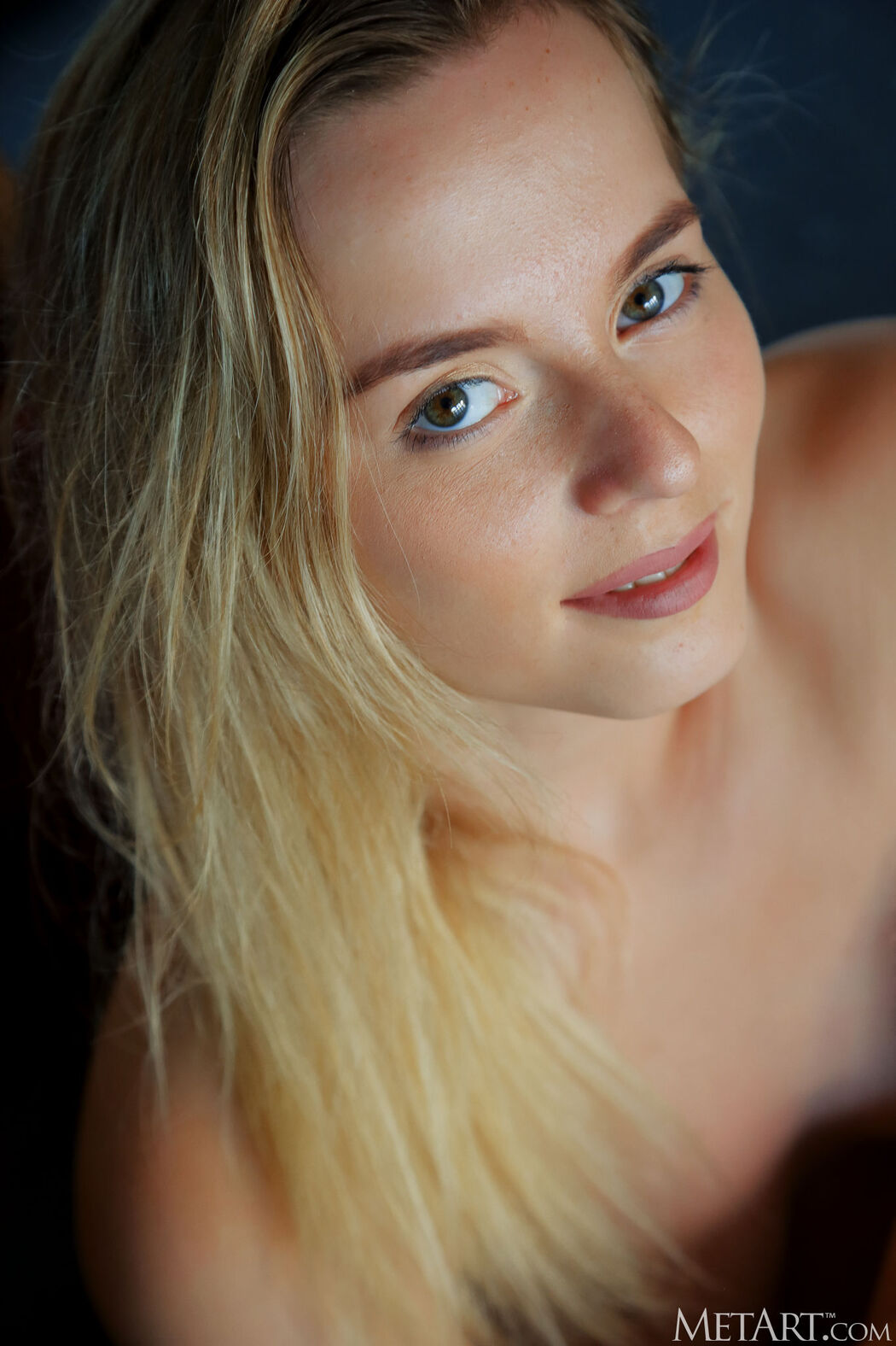 Jillean Expose Her Shaved Pussy And Voluptuous Ass