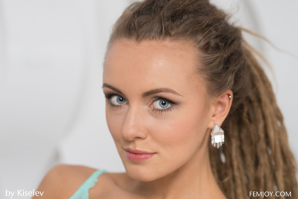 KAITLYN D Looks Great Naked