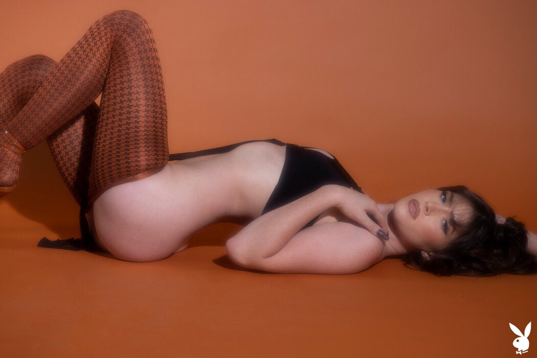 Keep Chambers Sexy Babe Stripping And Shows Hot Body