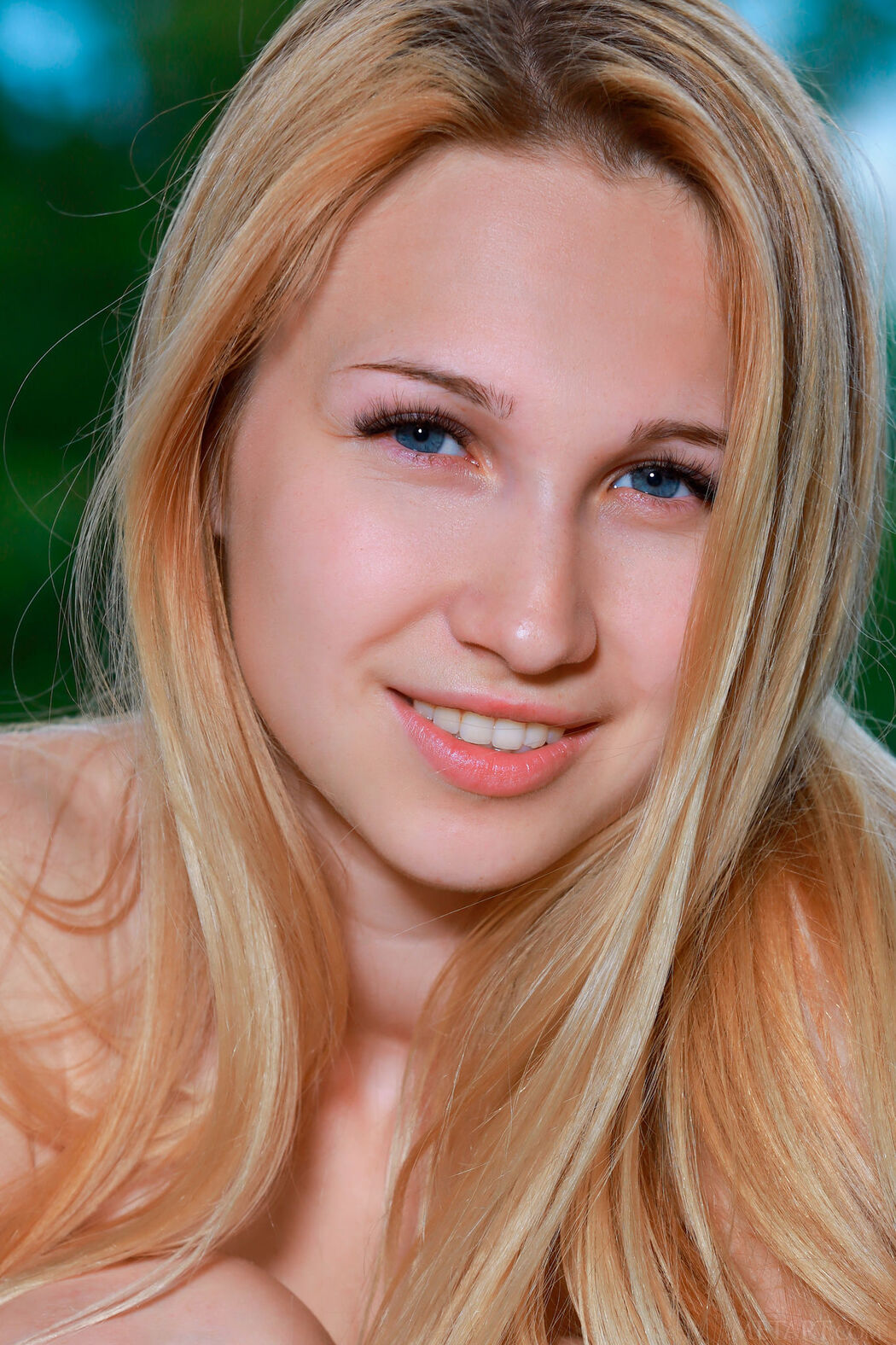 Kendell Gets Naked On The Picnic Table