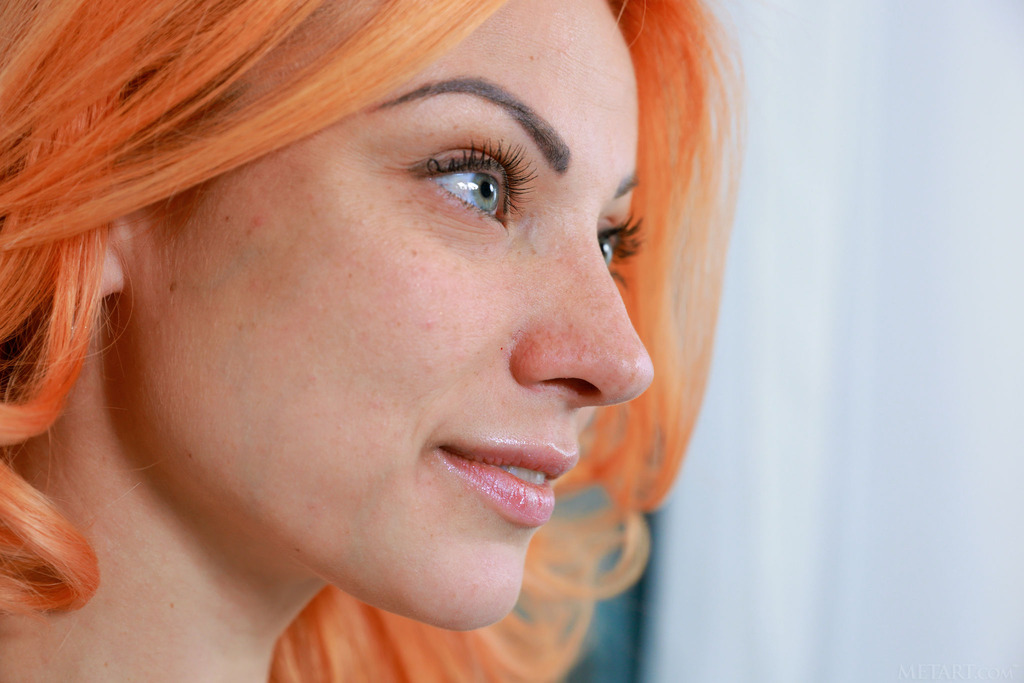 Kinky Redhead Beatrice Roja