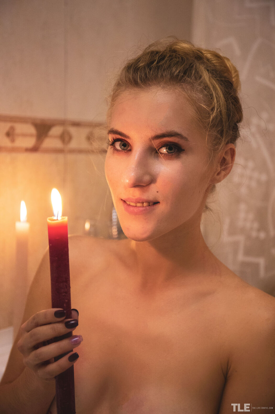 Kerry Bradshow Fingers Her Clit And Pussy