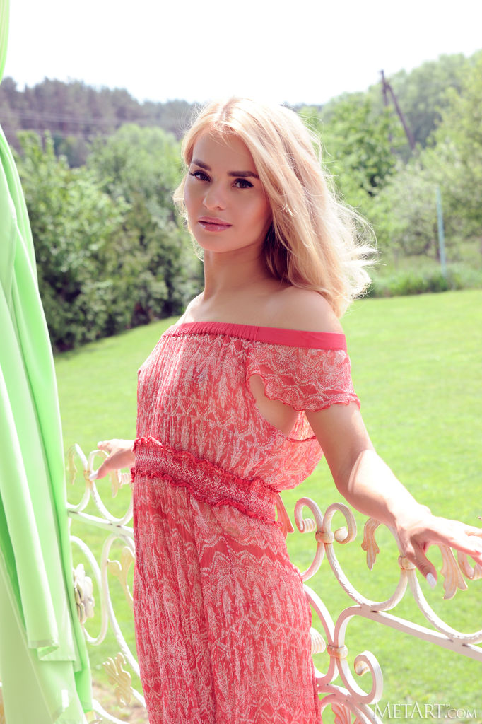 Lana Foxy Loving The Freedom Of Alfresco Nudity Cover Photo