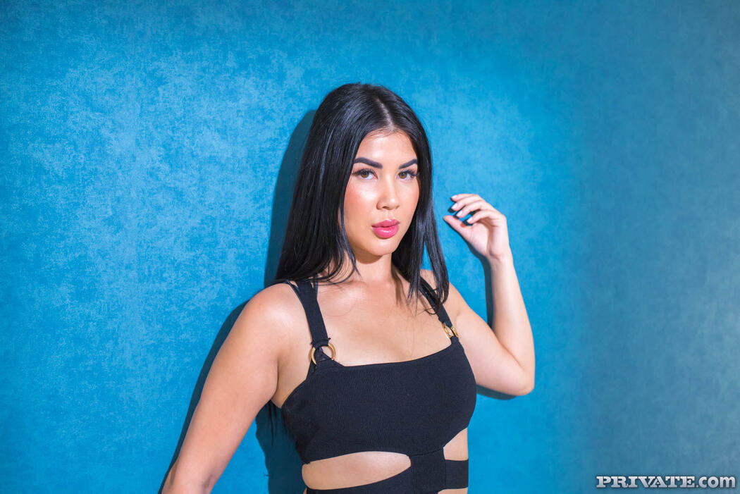 Lady Dee In Gagging Deepthroat Blowjob Before Enjoying A Wild Anal Fuck