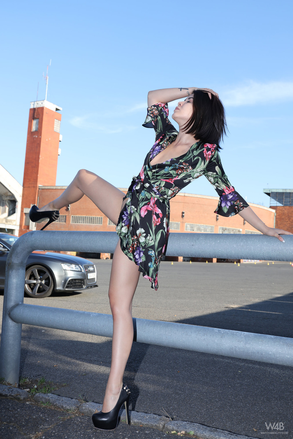 Lady Dee Erotic Photos Outdoors