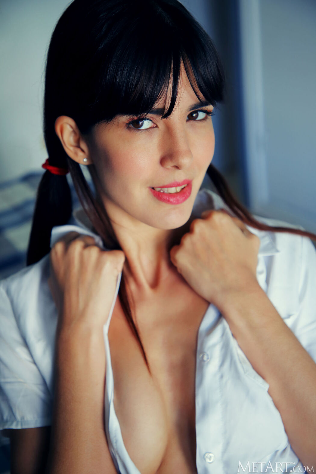 Leni Doll Pussy Lips Parting Like Butterfly Wings