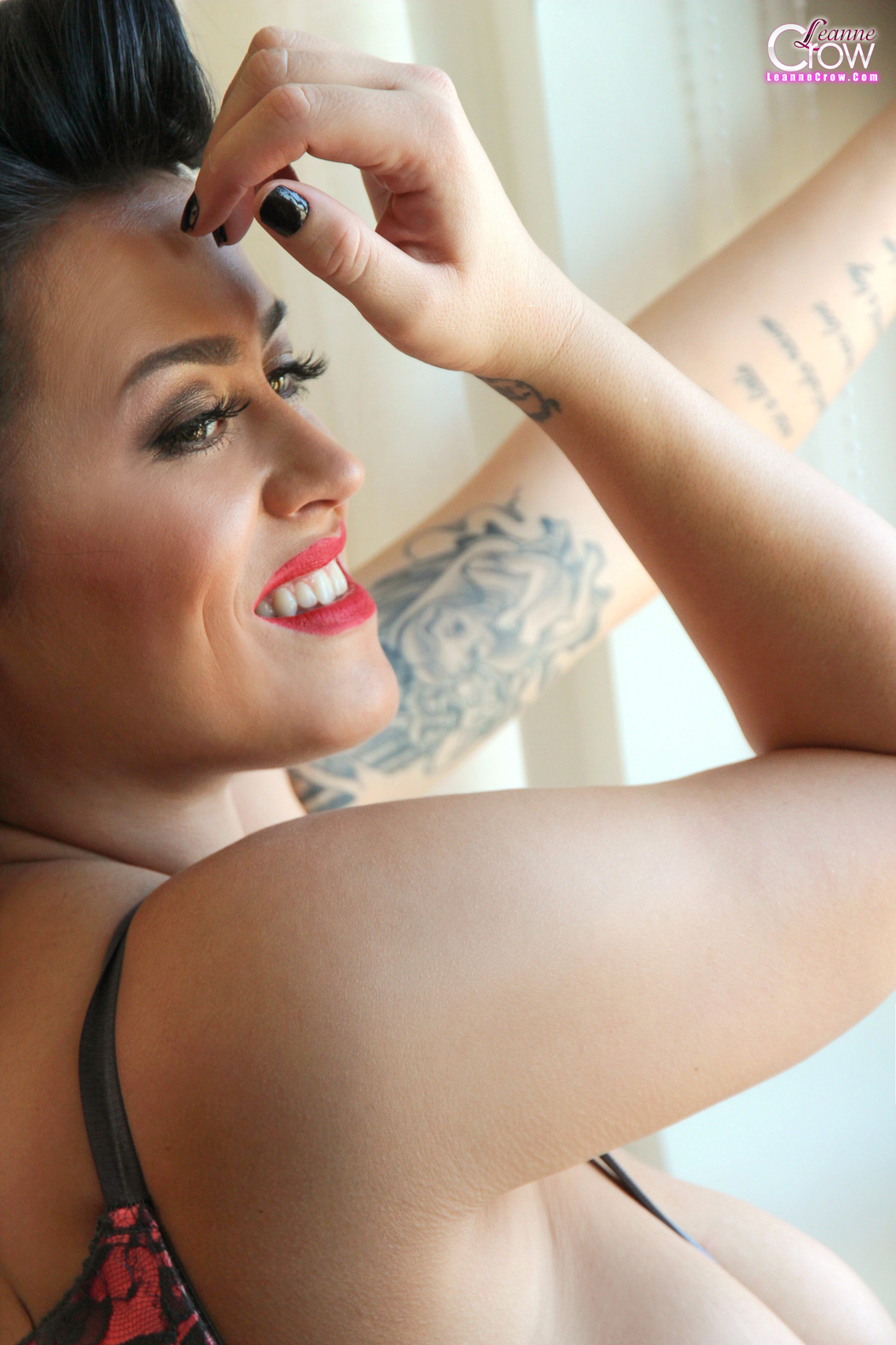 Leanne Crow Gives A Bounce To Her Giant Boobs