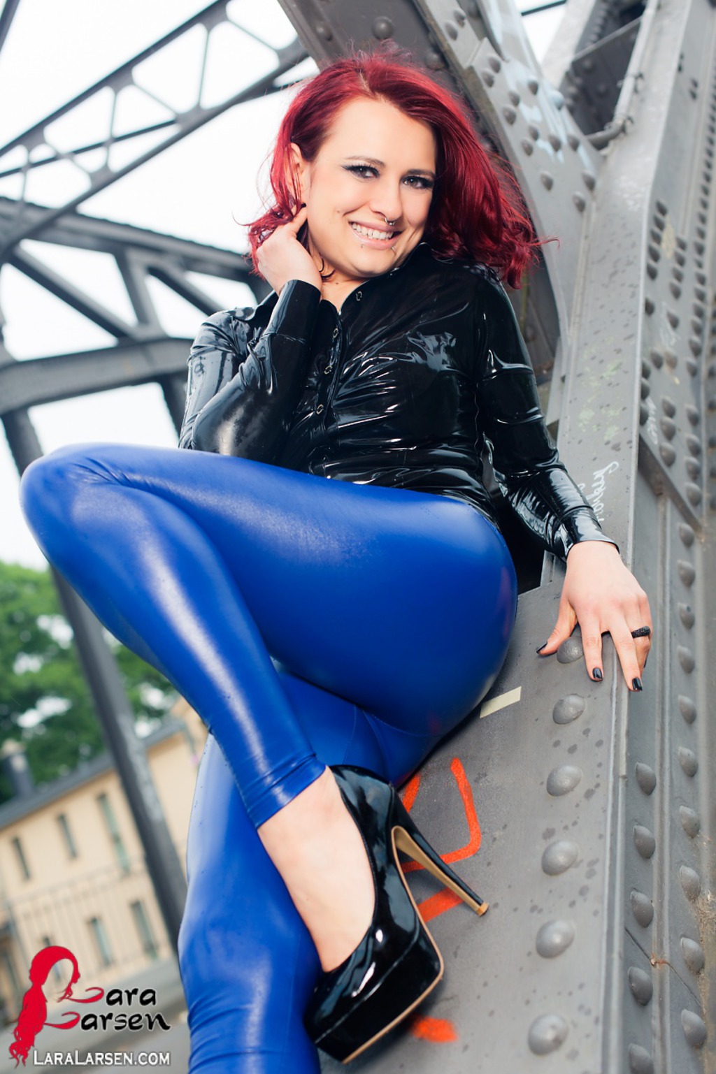 Lara Larsen In Blue Leggings