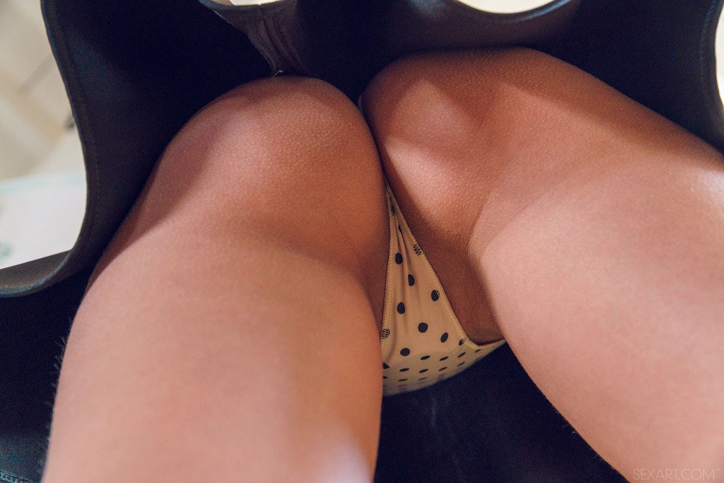 Lilit A Cute Teen Masturbating