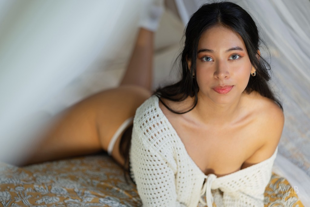 Leyla Grey Getting More Orgasms With Fuck Machine In Nature