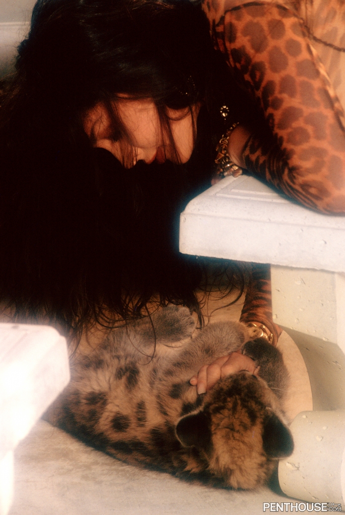 Leslie Glass Pretty Hot Babe From The March 1996