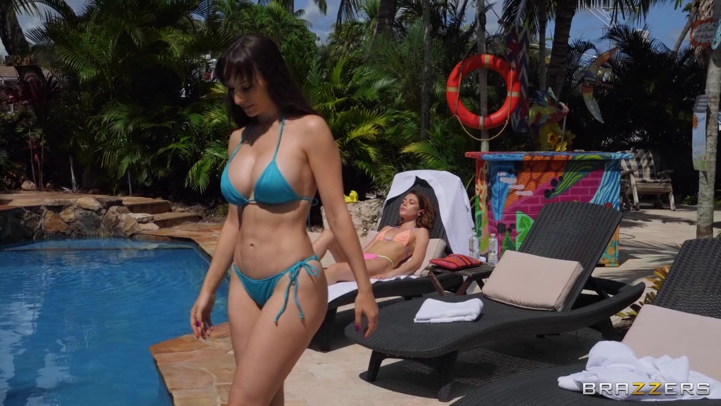 Lexi Luna And Gia OhMy In Hot And Wet Lesbian Affair