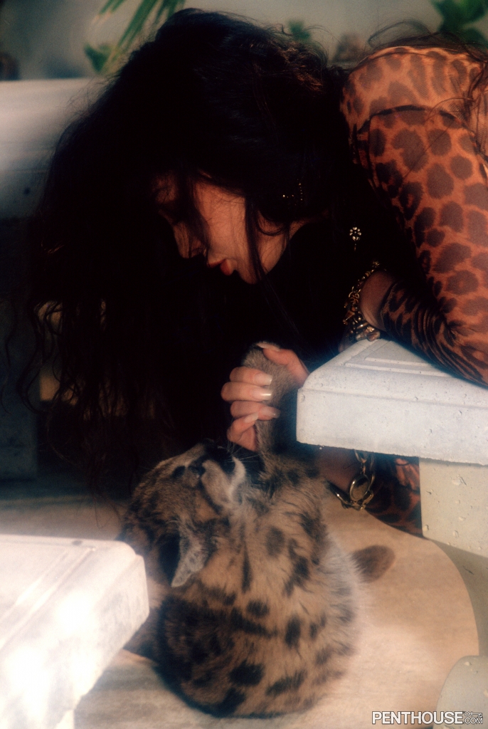 Leslie Glass Pretty Hot Babe From The March 1996