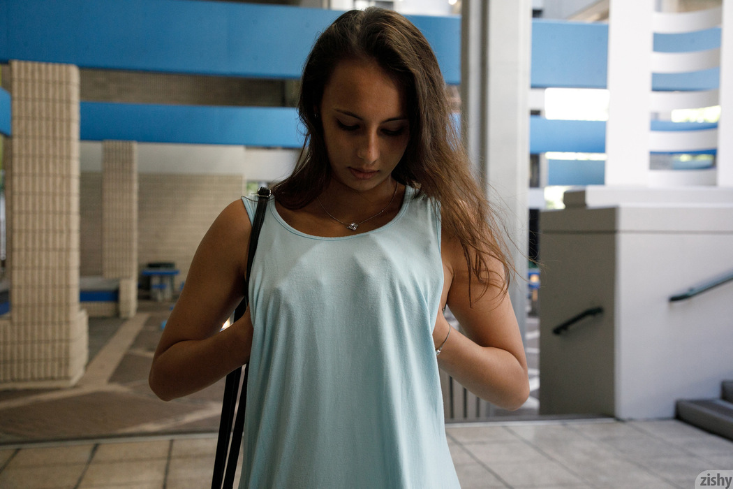 Lilo Mai Walking In Small Summer Dress