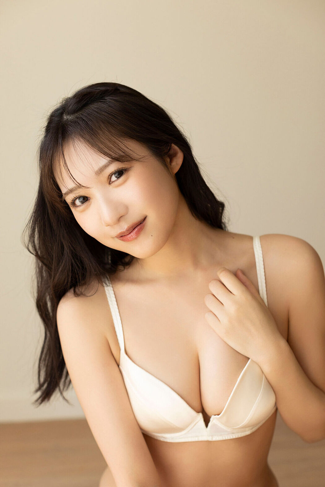 JP Yokono Sumire 横野すみれ – FLASHデジタル写真集 どこ見てるの (67P)
