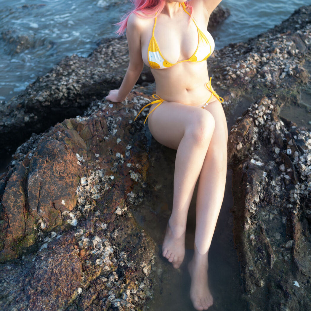 Coser@七七娜娜子 – 穗香泳衣 (32P – 4V)