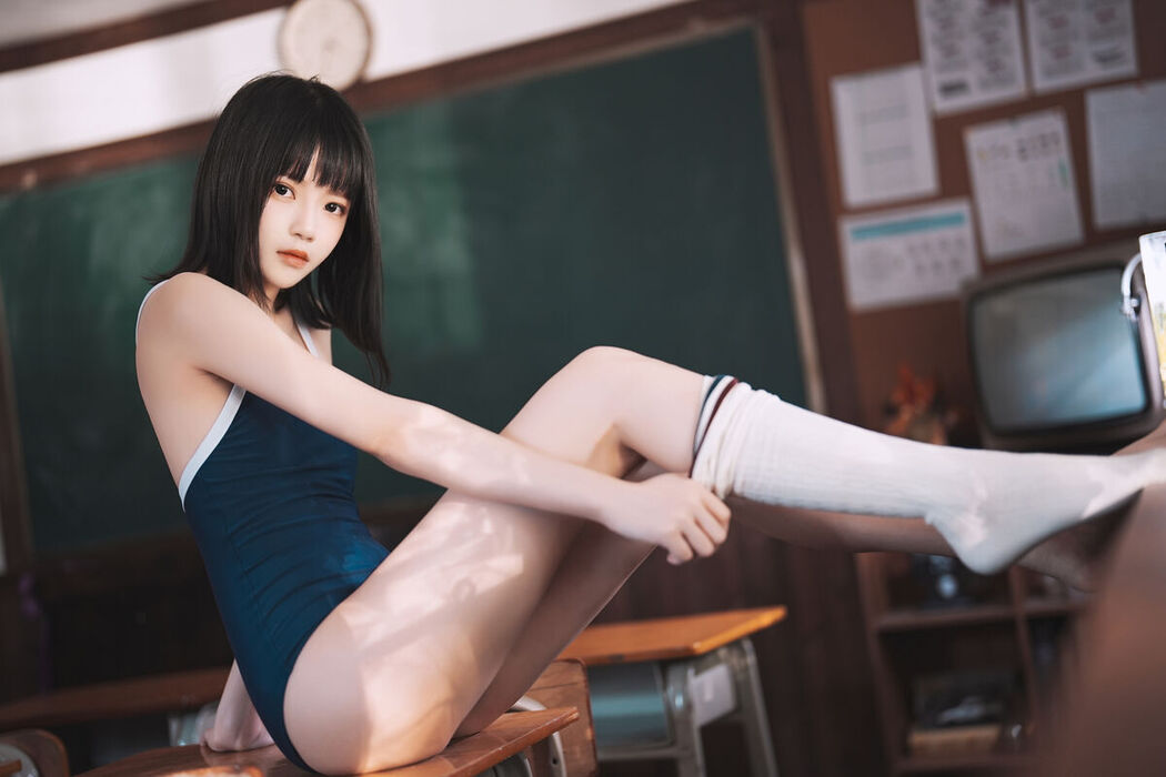 Coser@桜桃喵 – 教室死库水 (48P)