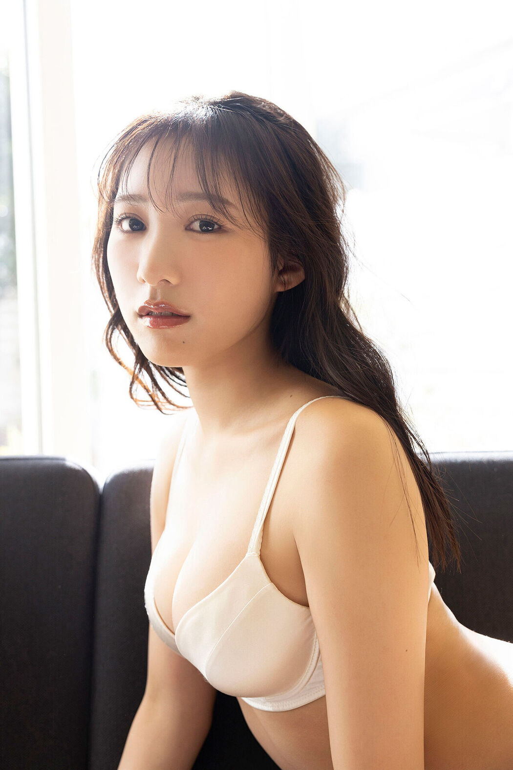 JP Yokono Sumire 横野すみれ – FLASHデジタル写真集 どこ見てるの (67P)