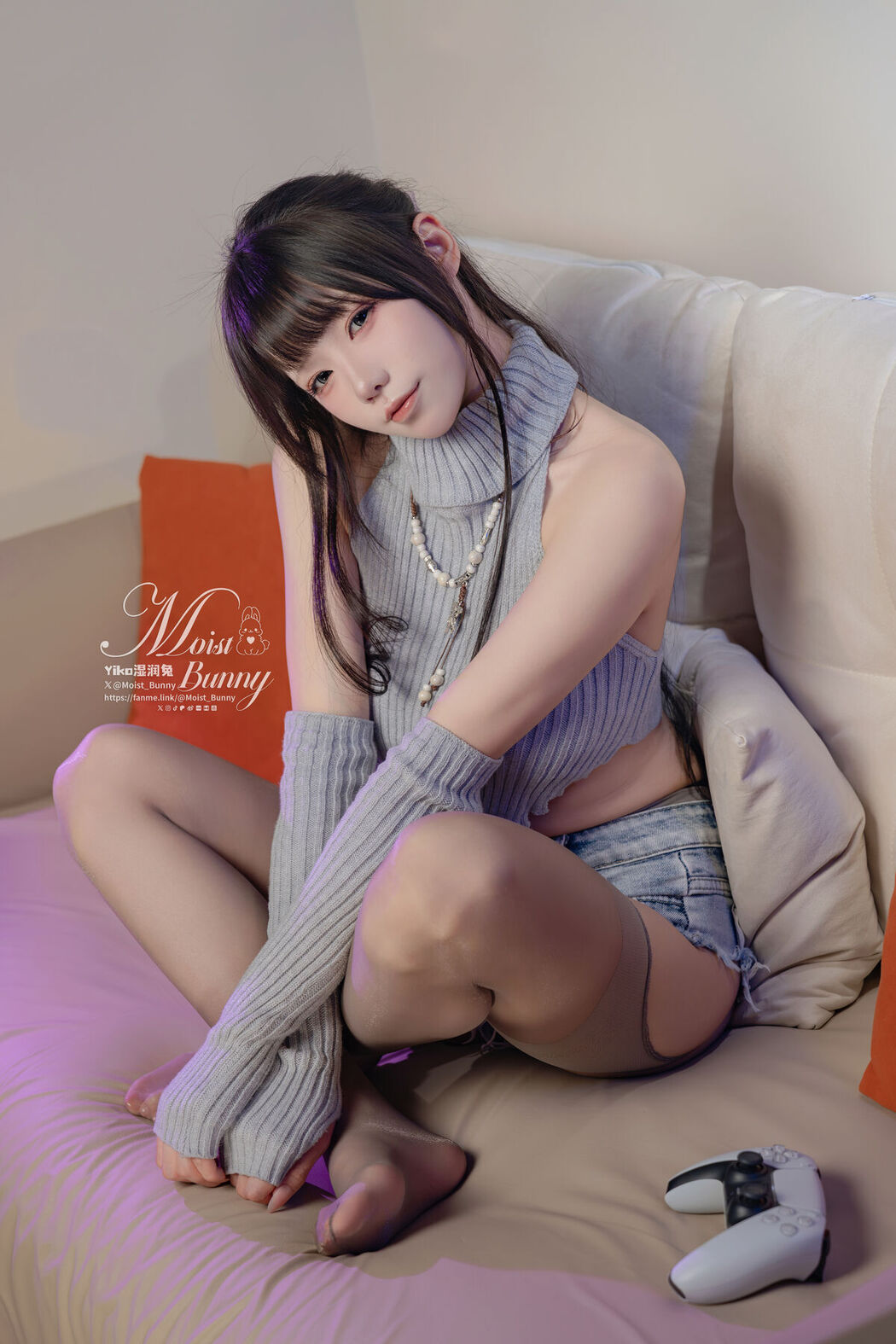 Coser@黏黏团子兔 &#8211; 陪玩少女 Part01 (71P &#8211; 2V)