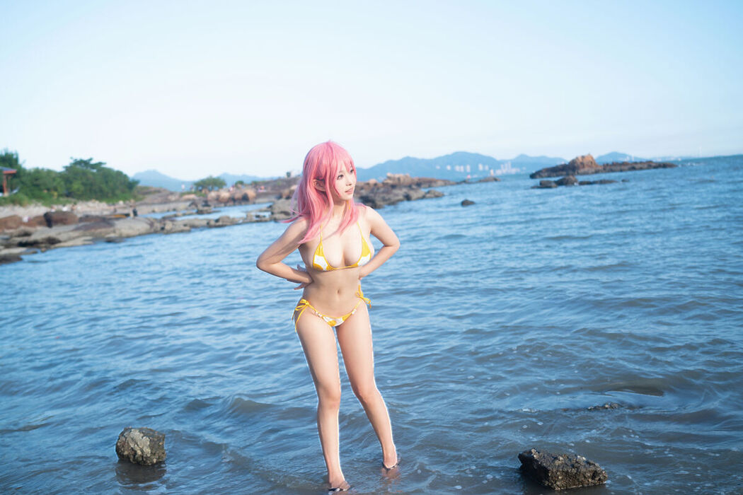 Coser@七七娜娜子 &#8211; 穗香泳衣 (32P &#8211; 4V)