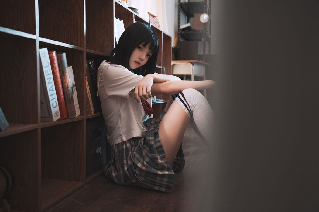 Coser@桜桃喵 – 教室死库水 (48P)