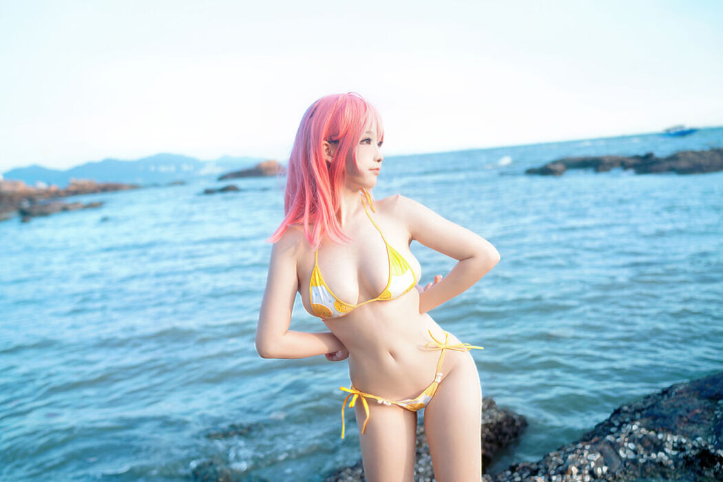 Coser@七七娜娜子 &#8211; 穗香泳衣 (32P &#8211; 4V)