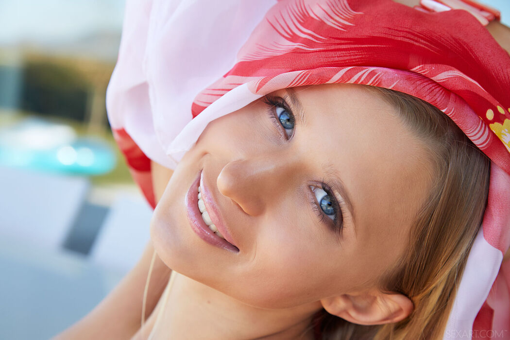 Lisa Dawn Spreading Her Juicy Pink Slit Open