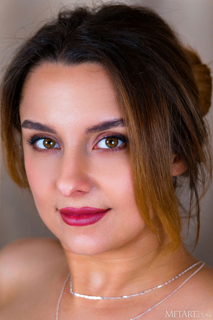 Lolli Spring Gives Enticing Rear View Of Her Plump Pussy And Luscious Booty