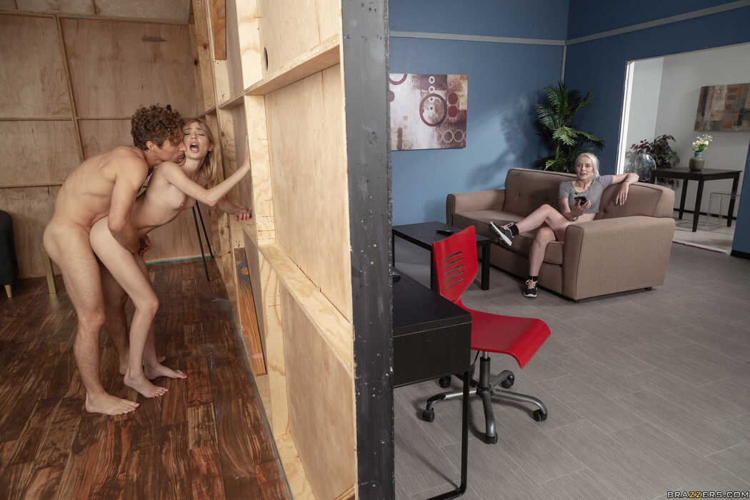 Mackenzie Moss Hot Blonde Going Dirty