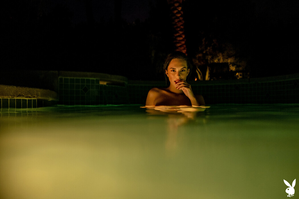 Marisa Ehret International Model Naked And Spreads Her Legs