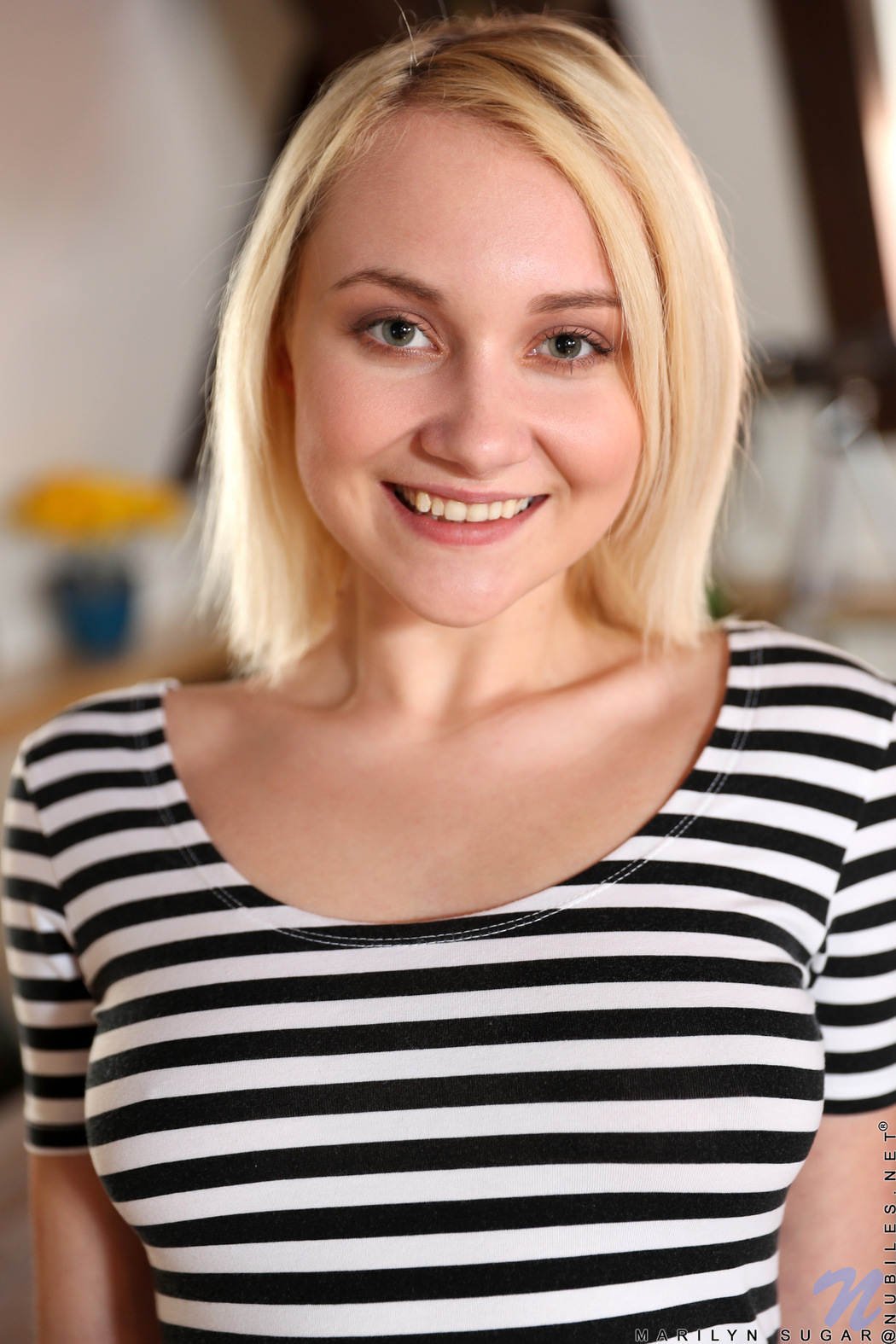 Marilyn Sugar Demonstrates Just How She Likes To Masturbate