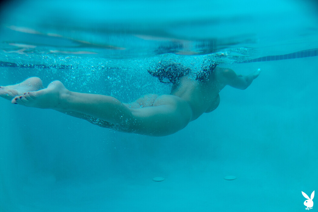 Marisa Ehret International Model Naked And Spreads Her Legs