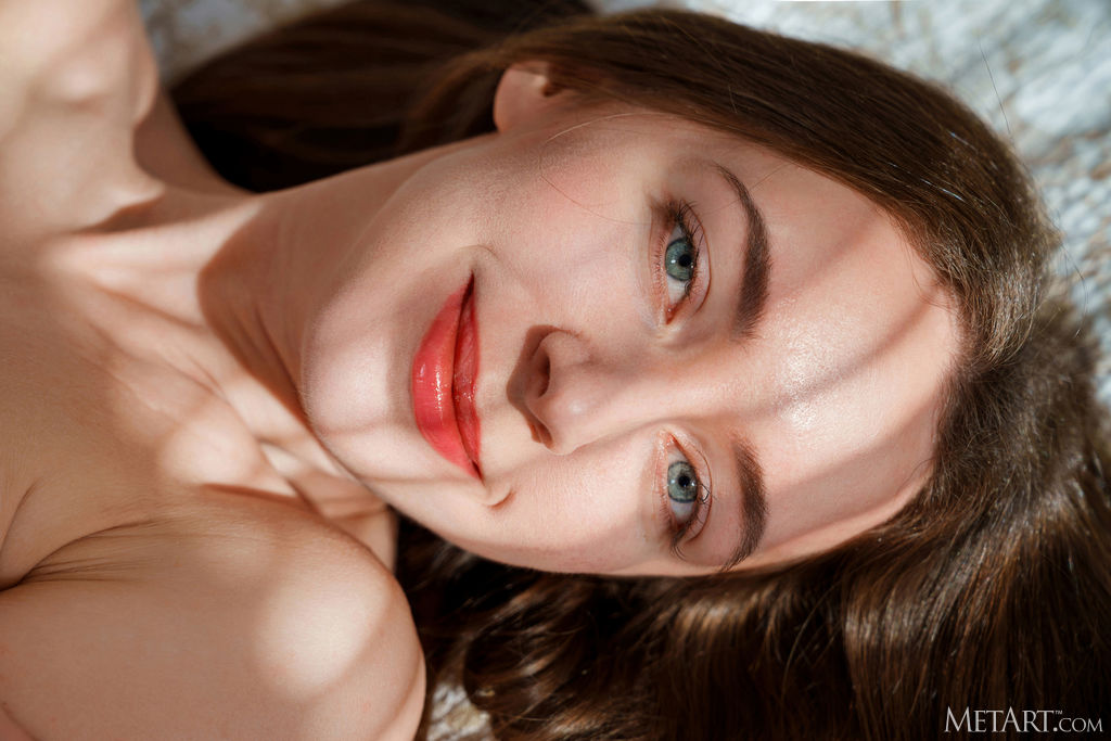 Maria Mane Pussy Lips Parting Like Exotic Butterfly Wings