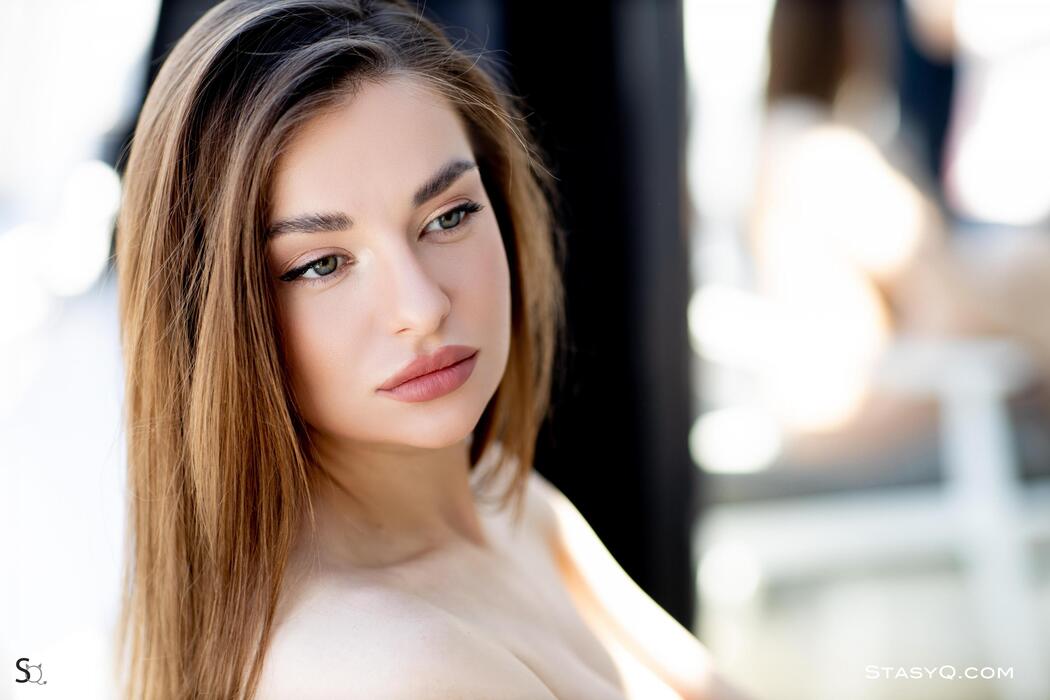 MelonyQ Busty Angel Getting Naked