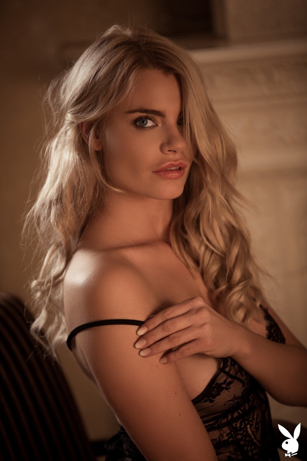 Miky Muse Feeling Sexy In All-black Lingerie