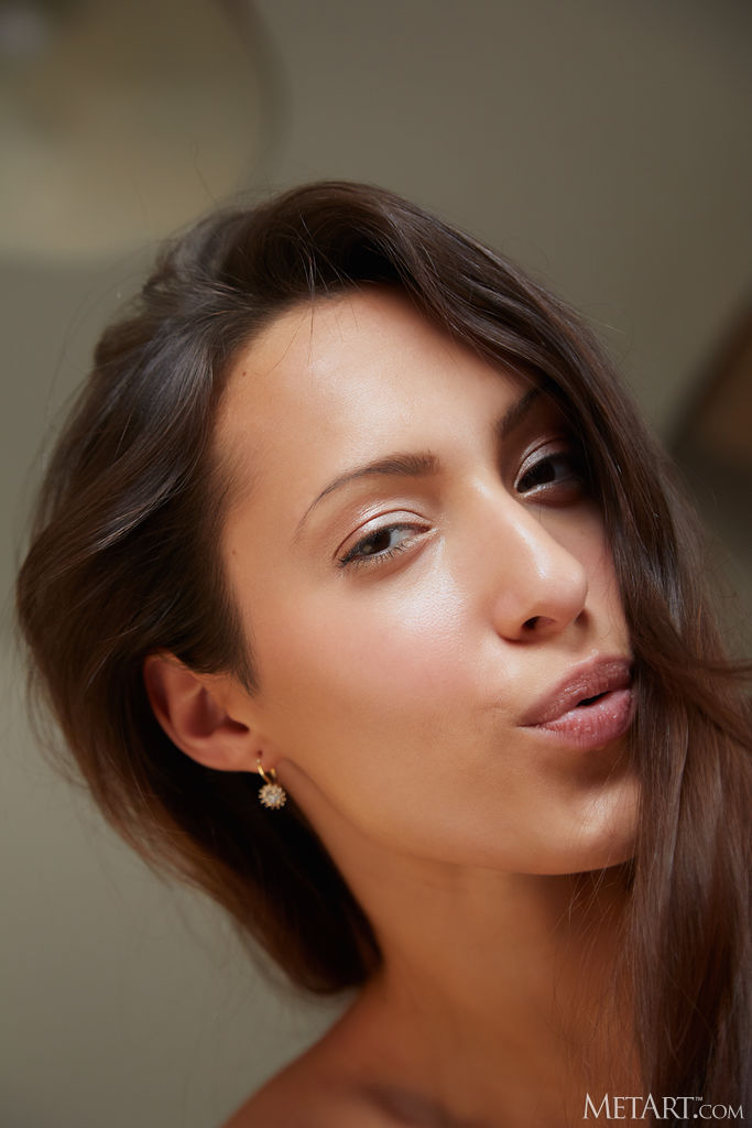 Mishel Dark Spreads Her Long Legs High And Wide