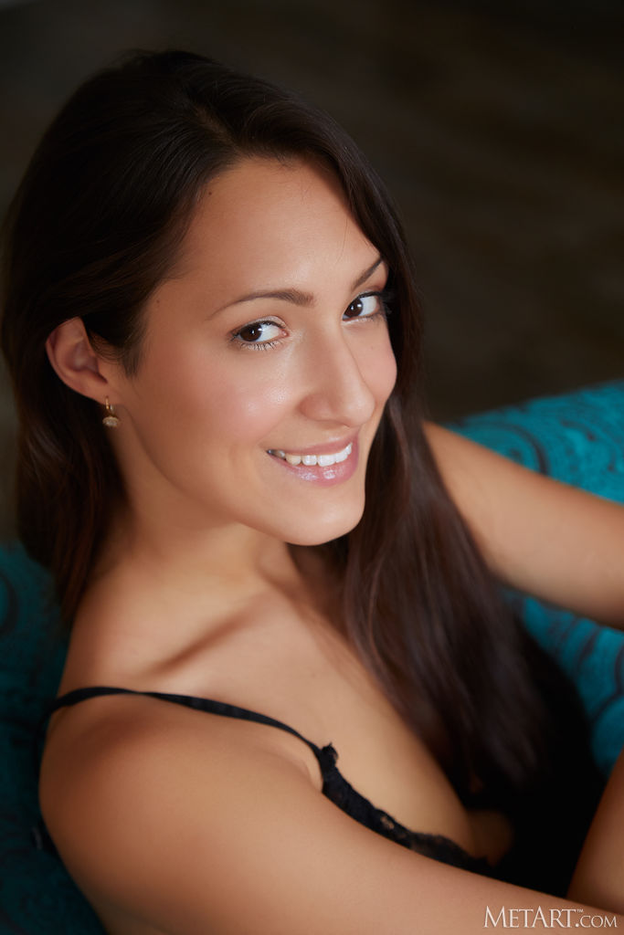 Mishel Dark Spreads Her Long Legs High And Wide