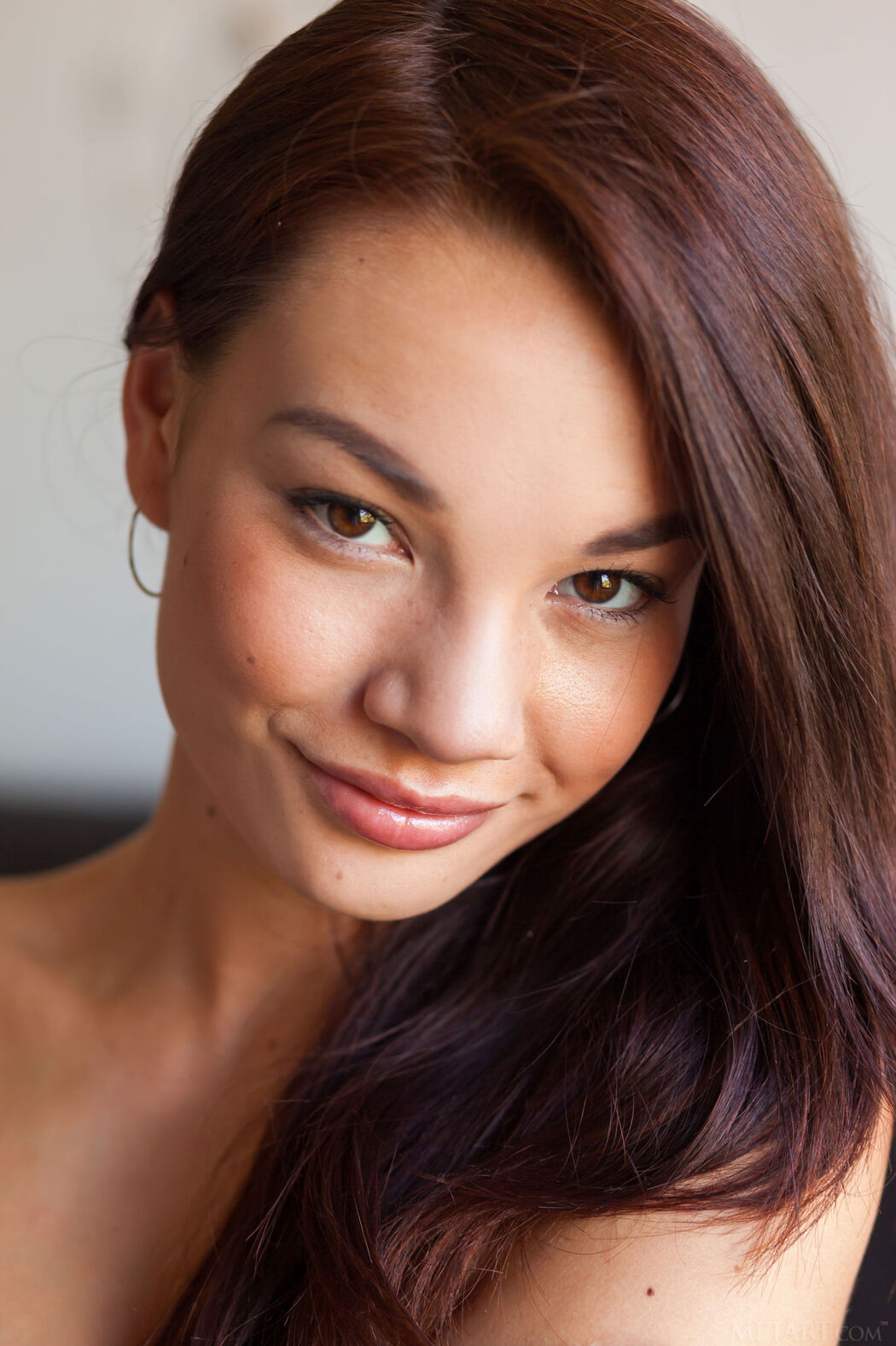 Naked Nici Dee Revealing Her Shaved Pussy