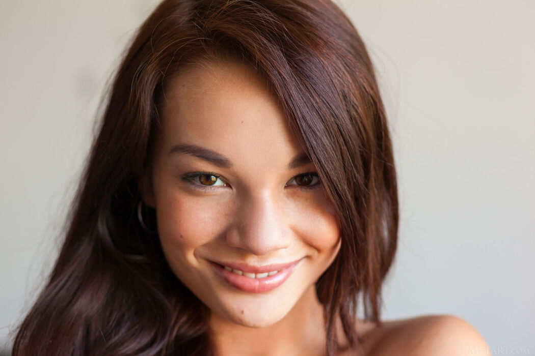 Naked Nici Dee Revealing Her Shaved Pussy