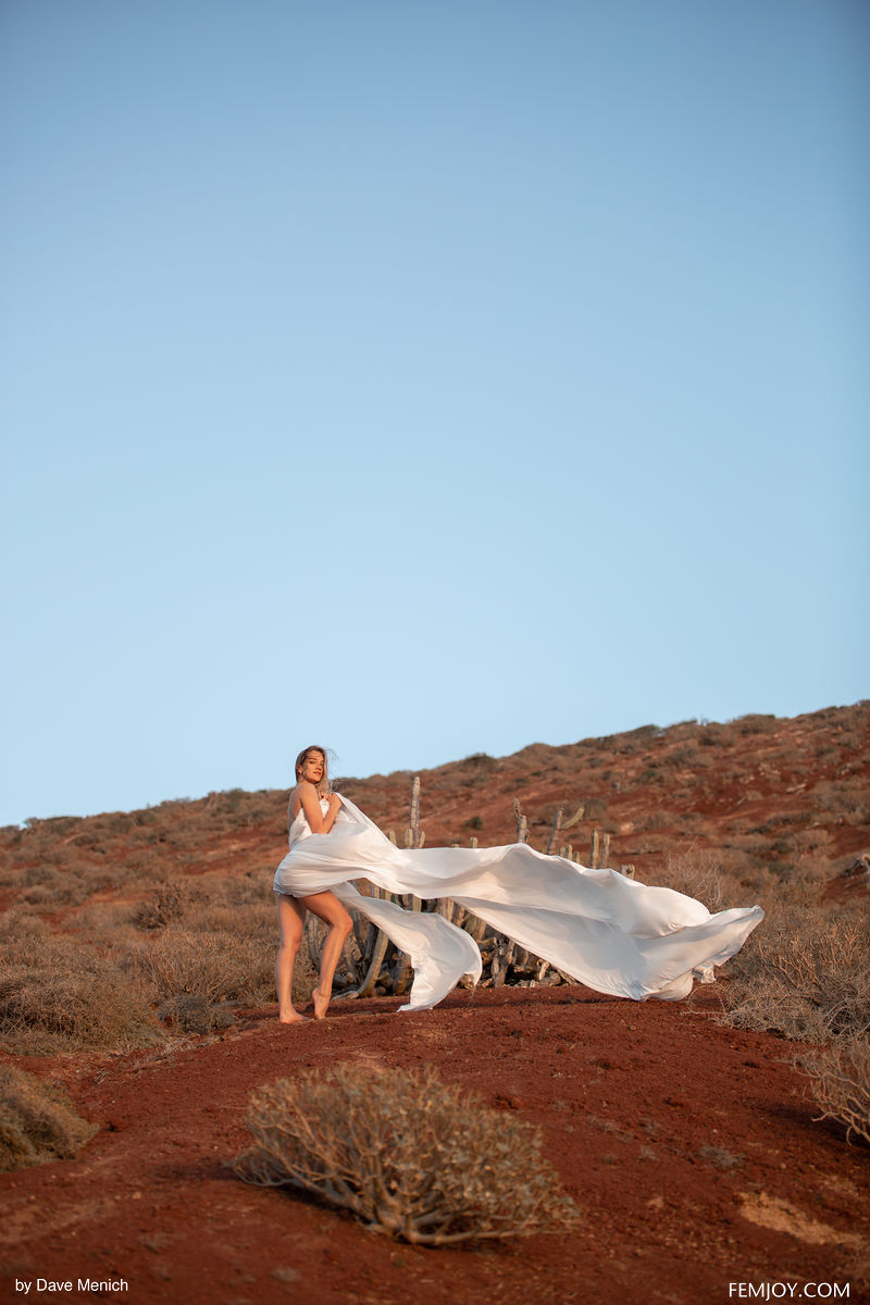 Nicole Fox Gorgeous Model Teases Hot Cover Photo